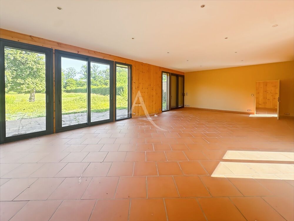 Maison LYONS LA FORET GITE MAISON SALLE DE RECEPTION