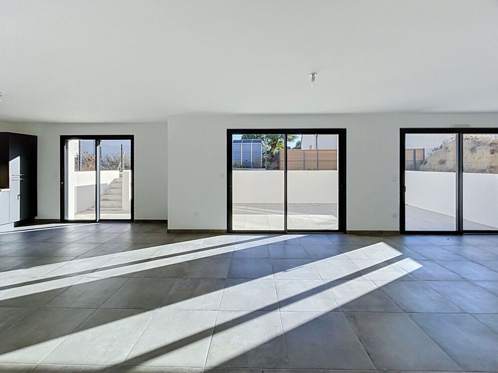 NESTENN Muzillac vous présente cette belle maison neuve de 139 m², idéalement située dans un lotissement calme à la sortie du bo