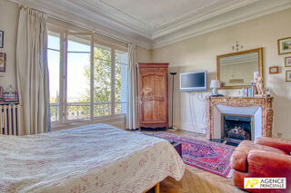 Vente Appartement Versailles Clagny Appartement 6 pièces 158 m² carrez situé au 1er étage d'une superbe bâtisse 19ème avec grenier et 2 caves Versailles