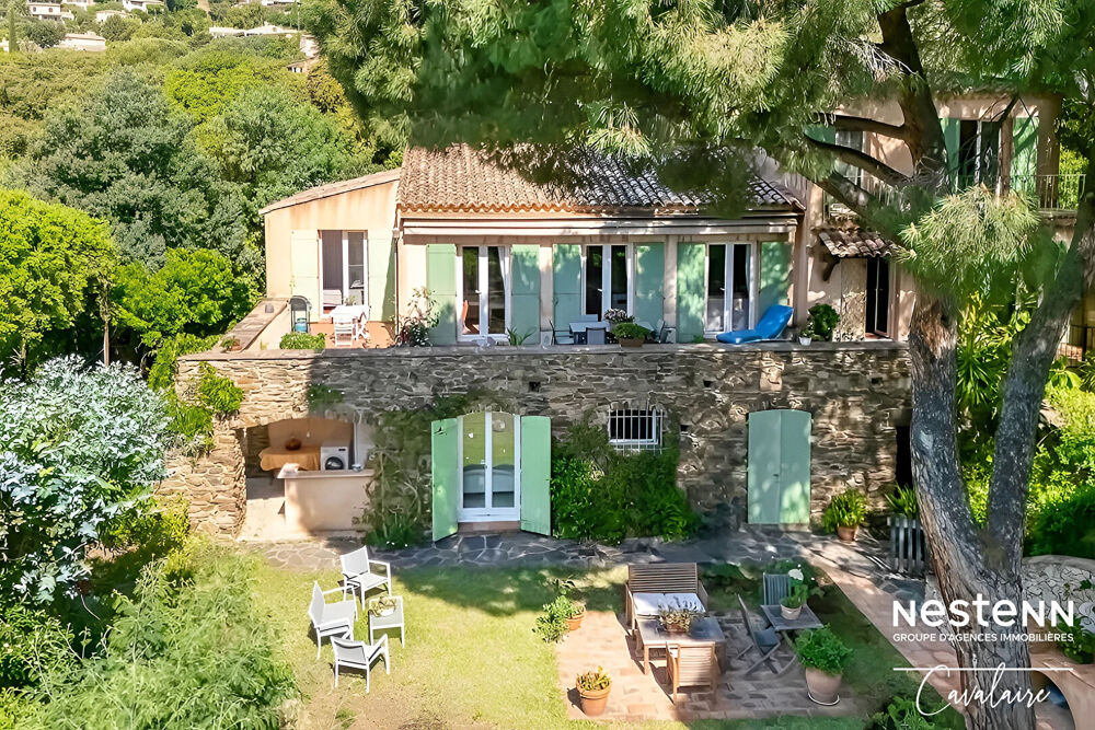 Villa Provençale avec piscine à débordement, dépendances et aperçu mer à Cavalaire-sur-Mer !