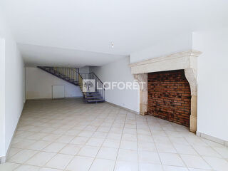  Appartement à louer 4 pièces 150 m²