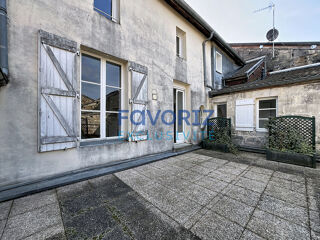  Appartement à louer 5 pièces 138 m²