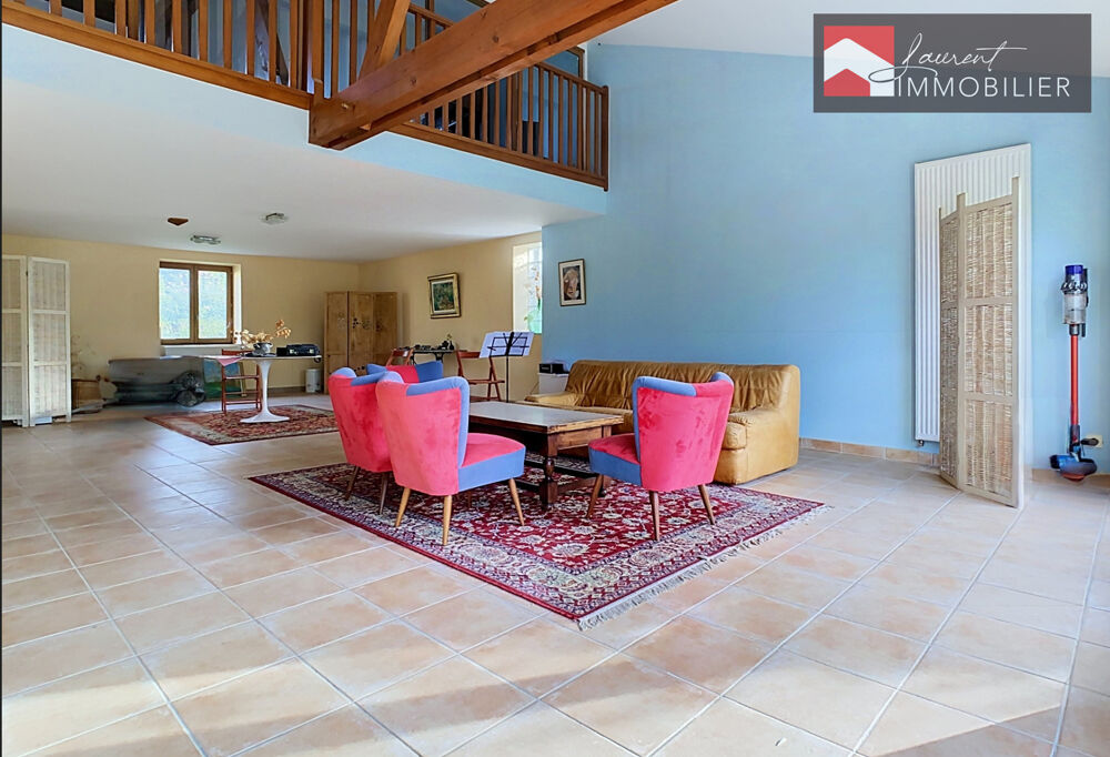 SAINT-MARCEL - Maison de caractère de 241 m² avec beaux volumes - 235 000