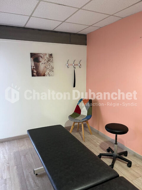 LE COTEAU - Local commercial d'envrion 60 m² 651 42120 Le coteau