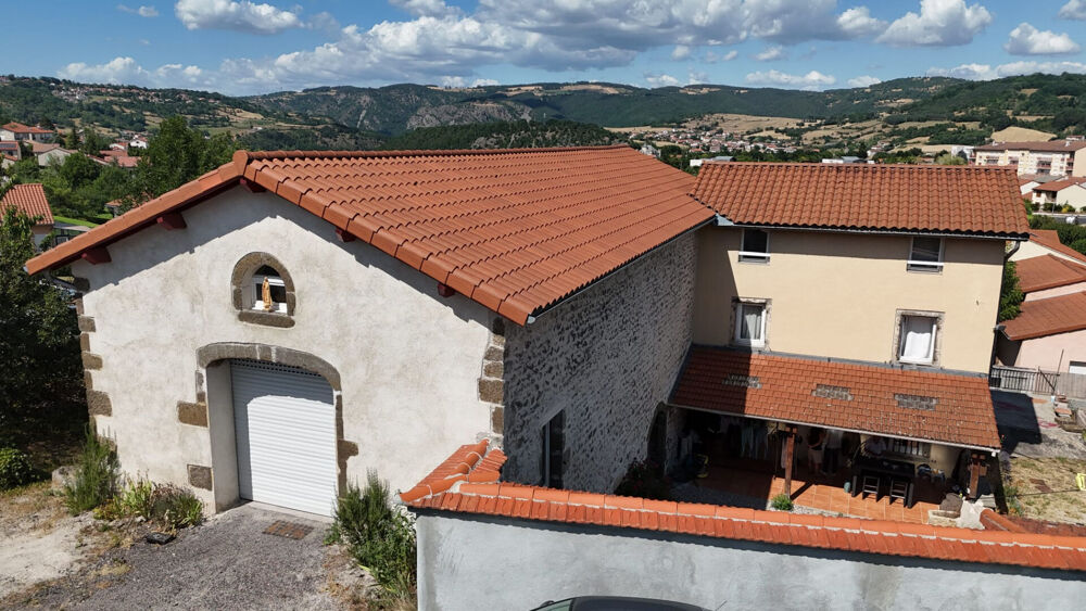 Maison familiale avec grange de 130 m², dépendances et terrain de 1 282 m²