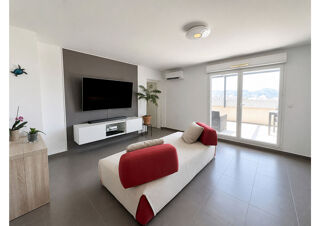  Appartement à louer 4 pièces 86 m²