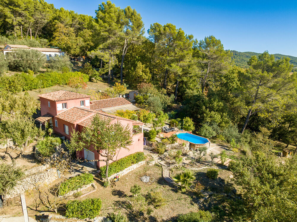 À VENDRE EN EXCLUSIVITÉ - CALLAS Maison 4 chambres avec piscine et grand terrain de 3205 m²