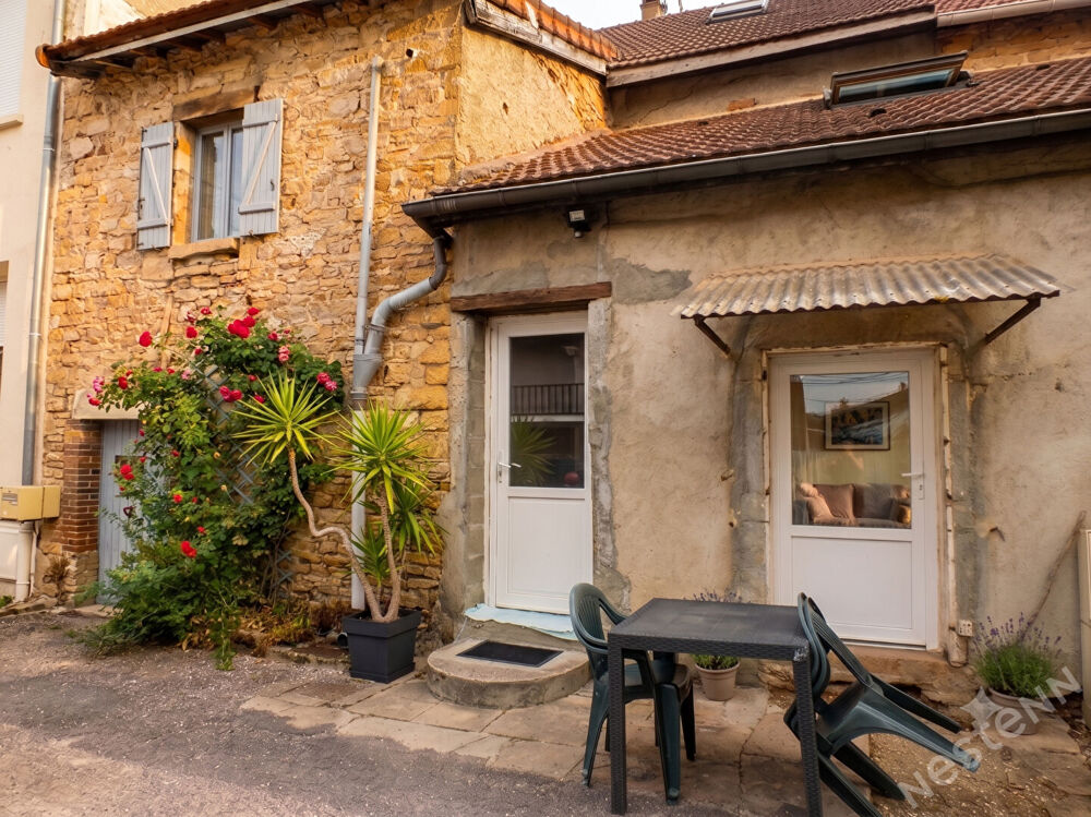 Maison de charme en pierre à Nanton, un havre de paix au coeur du village