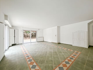  Maison  louer 9 pices 280 m