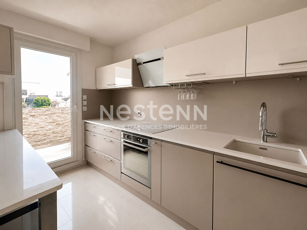 A vendre à Saint Raphaël, appartement 4 pièces dernier étage en centre ville avec garage
