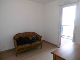 Appartement à louer 3 pièces 77 m²