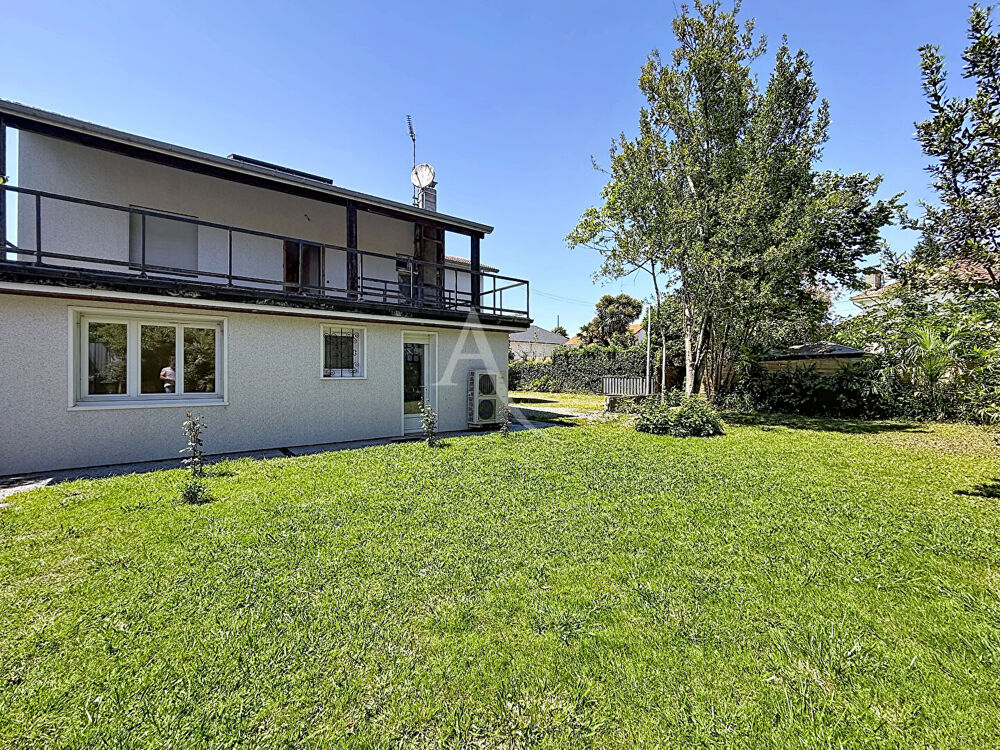 Vente Maison Pau, Maison 6 chambres avec deux logements indépendants, grand terrain arboré, garage et dépendances Pau