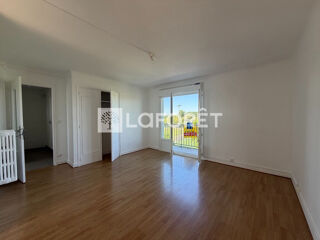  Appartement à louer 4 pièces 74 m²