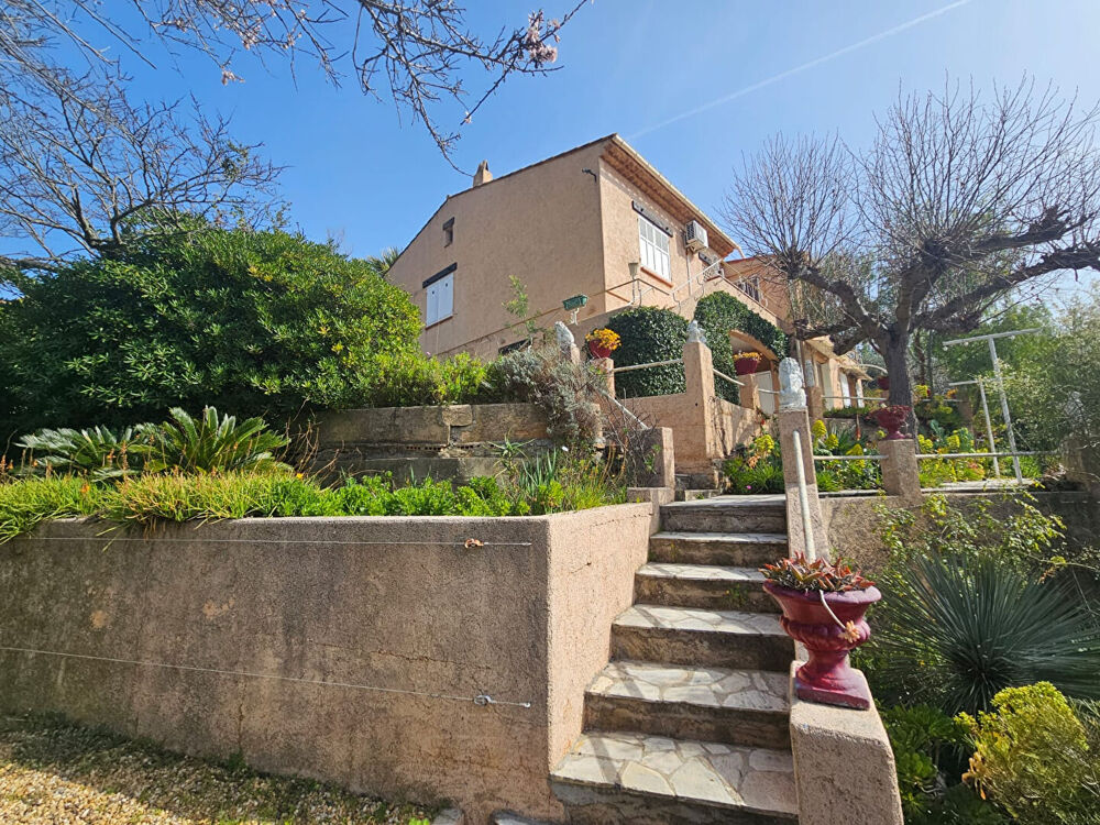 Villa Saint Raphael 8 pièce(s) 218 m2