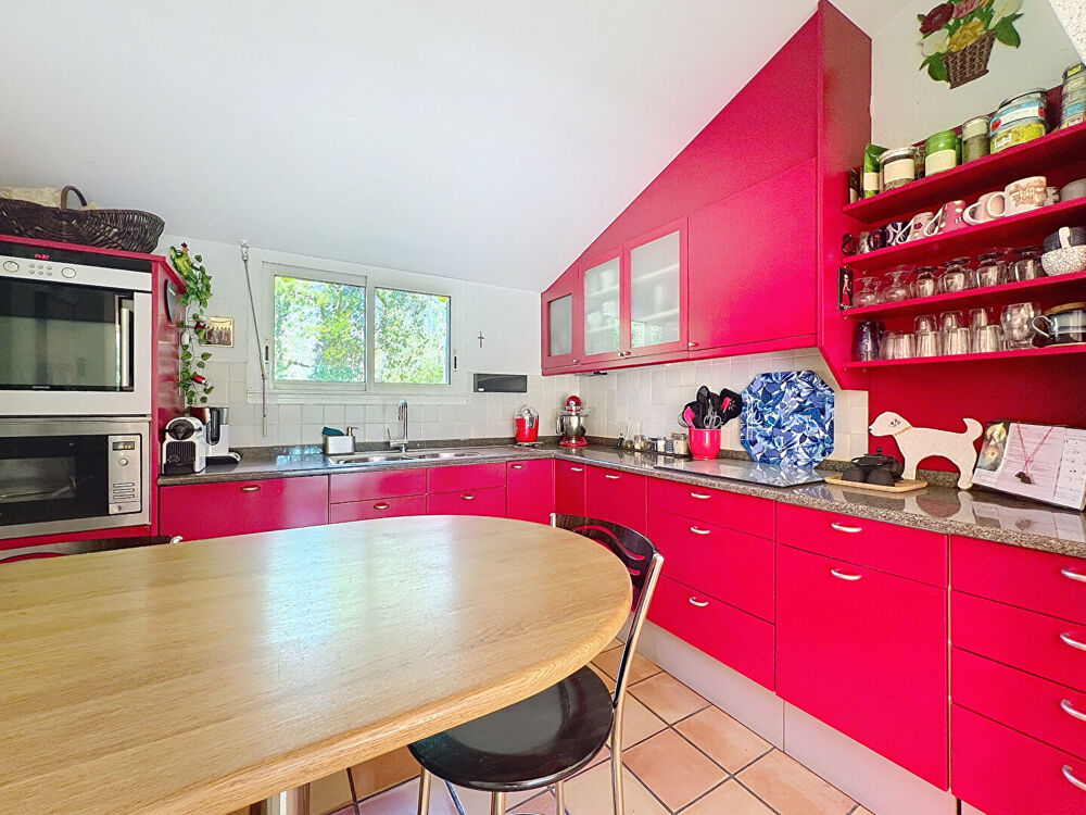 Maison familiale de plus de 230 m² habitables - VENANSAULT