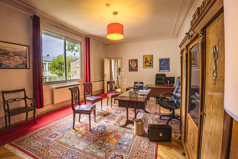 Vente Appartement Versailles Notre-Dame Appartement 5 piècxes 129 m² carrez situe au 1er étage avec cave Versailles