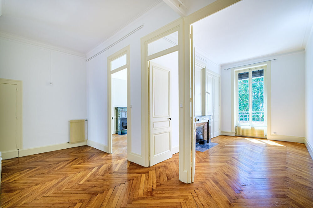 Vente Appartement Vente appartement 2 pièces et alcôves sans vis à vis, quartier Bourse du Travail Lyon 3