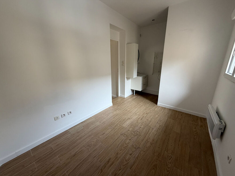 Location Appartement NIMES - APPARTEMENT T2 DE 34.59M2 ENTIEREMENT RENOVE AVEC PLACE DE PARKING Nimes