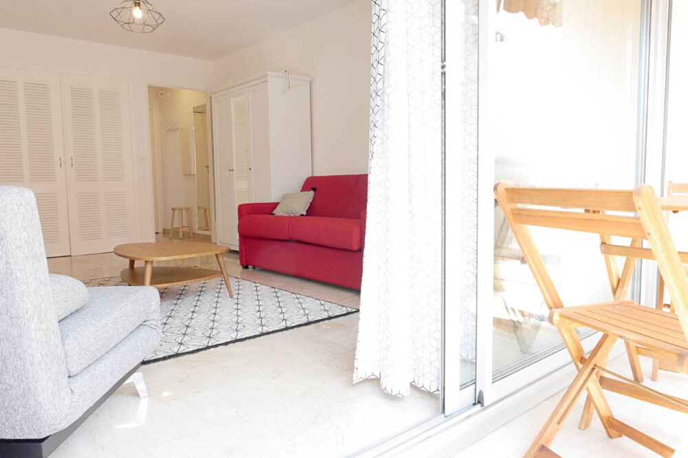 Location Appartement Studio meublé à deux pas de la rue d'Antibes et de la Gare Cannes