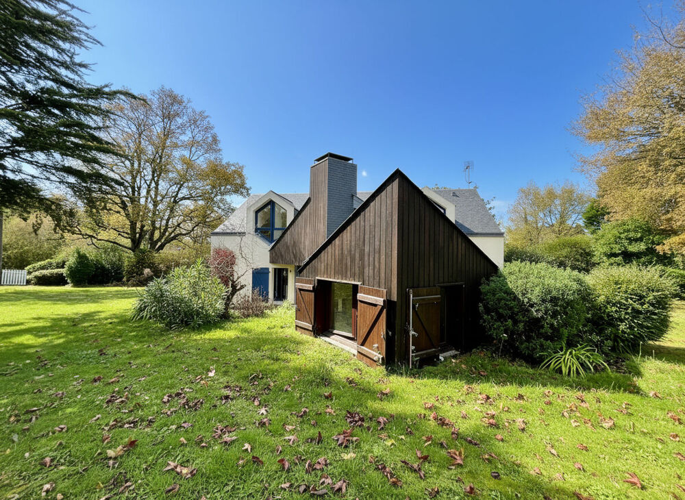 A vendre à Baden secteur Guern Maison d'Architecte à 2 minutes à pied du Golfe 5 chambres vie de plain pied terrain divisible