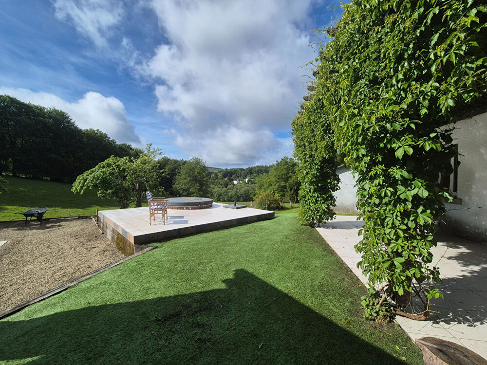 Vente Maison CORRÈZE. Proche d'EYMOUTIERS. Charmante maison en pierre de 3 chambres avec garage, jacuzzi et terrain de 510 m². Magnifique vue Lacelle