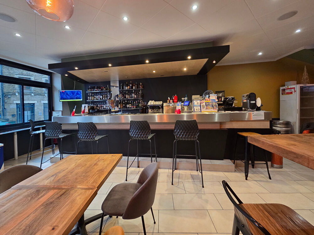   Murs commerciaux + Appartement T3 pour 132 m² Soucieu en jarrest