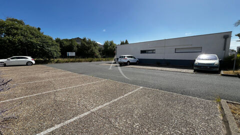   Local commercial Royan 577 m2 avec 29 parkings en plein centre de Royan 