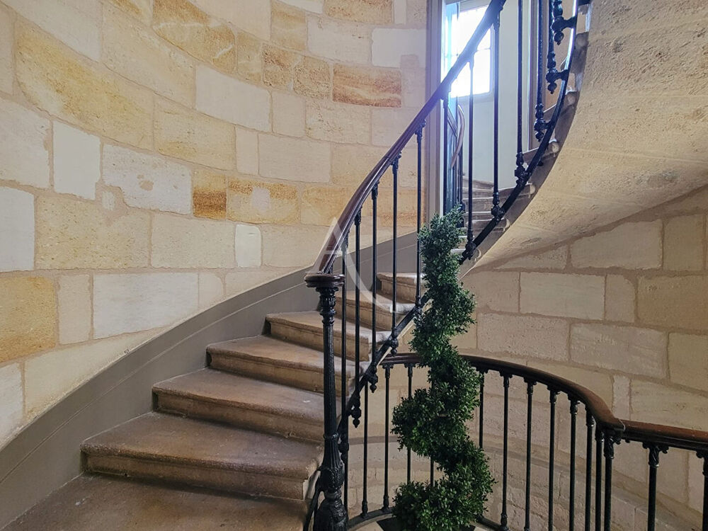   BORDEAUX  HOTEL DE VILLE - Appartement de standing à rafraichir, 2 places de stationnements et caves Bordeaux