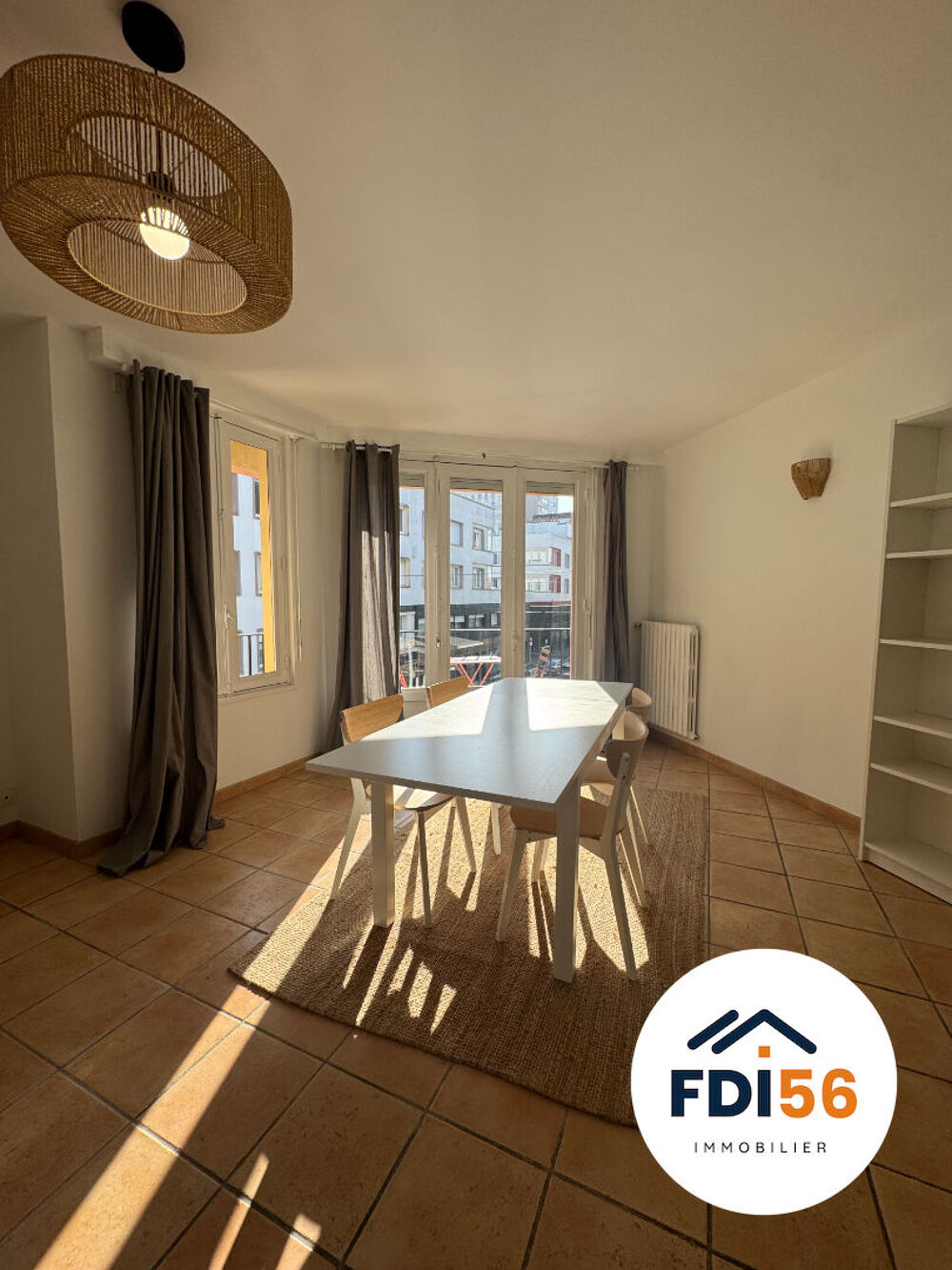 Location Appartement A LOUER - Appartement rénové avec Balcon - Centre ville Lorient 2 pièce(s) 53.8 m2 Lorient