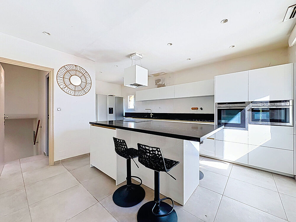 Vente Maison Maison Vedène - Grande propriété 355 m² - 7 chambres, piscine et fort potentiel Vedene