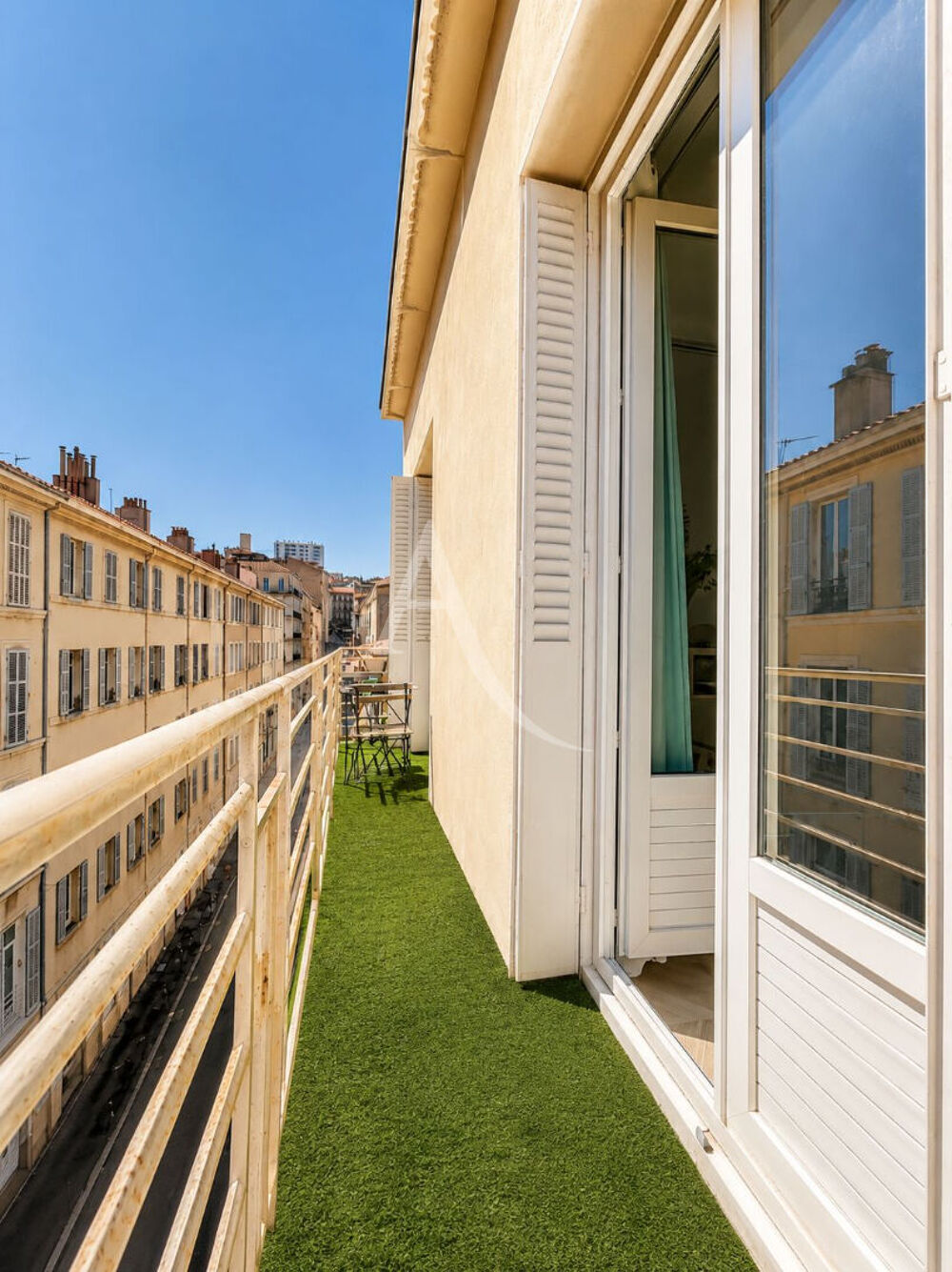 Vente Appartement RUE DR JEAN FIOLLE - T2 -  EXTERIEUR & LUMINOSITE Marseille 6