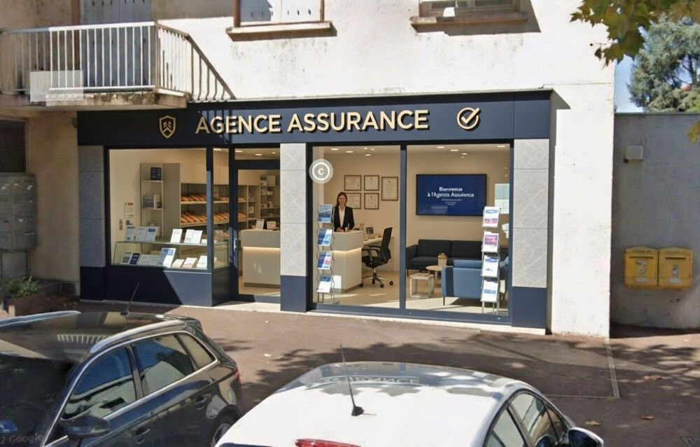   Local commercial à Veauche 80 m² -  Cave 45 m² - Place de l'Europe - Emplacement n°1 Veauche