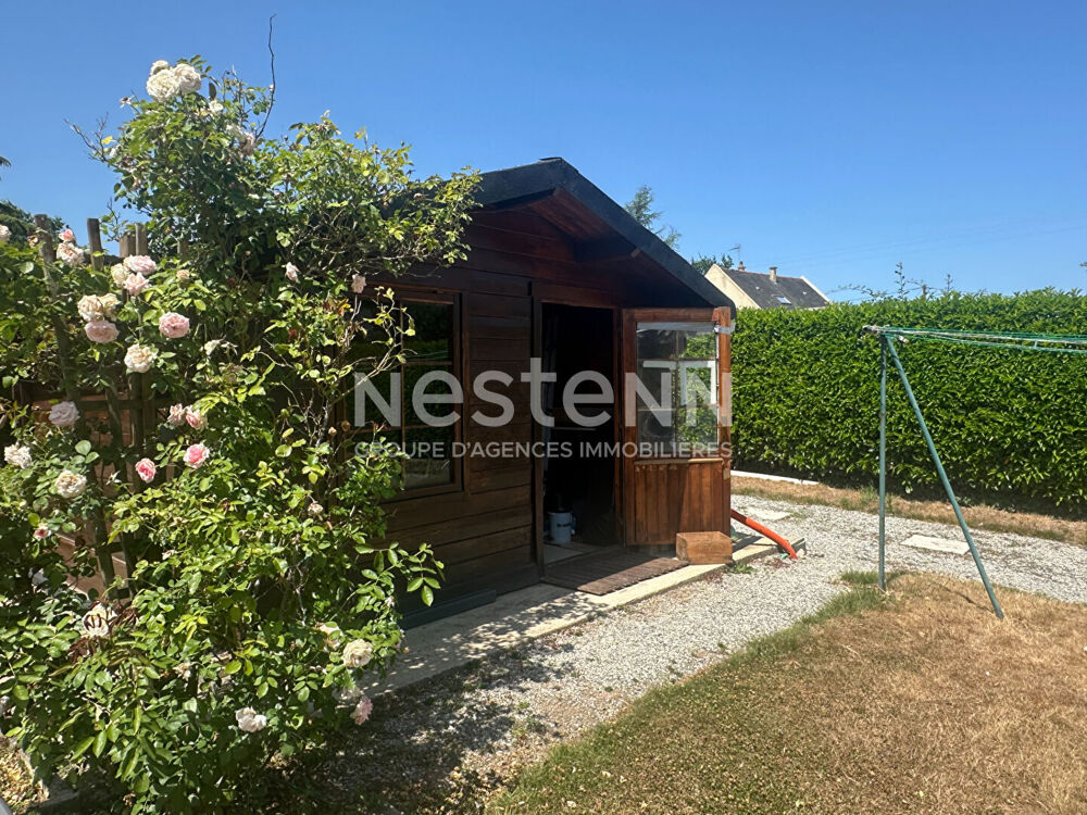 Maison Questembert, proche gare, 1500 m² de terrain arboré, vie de plain pieds, 4 chb et bureau.