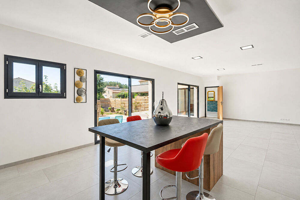 Vente Maison Maison d'architecte récente avec piscine et suite parentale de plain-pied à proximité d'Uzès Uzes
