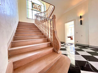  Villa  vendre 15 + pices 900 m