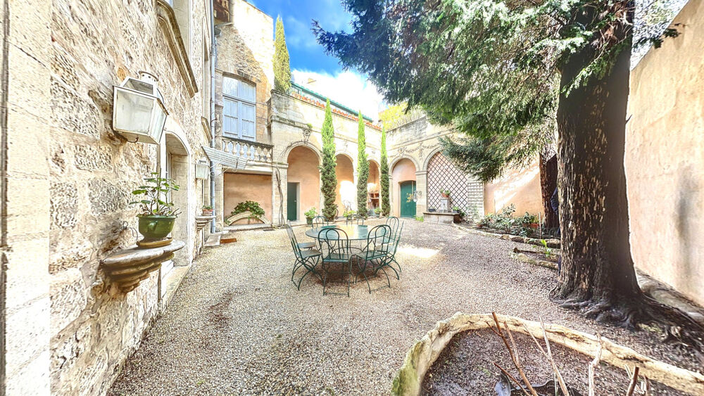 Vente Villa MAISON DE PRESTIGE 230 M2 ET JARDIN ET PISCINE Avignon