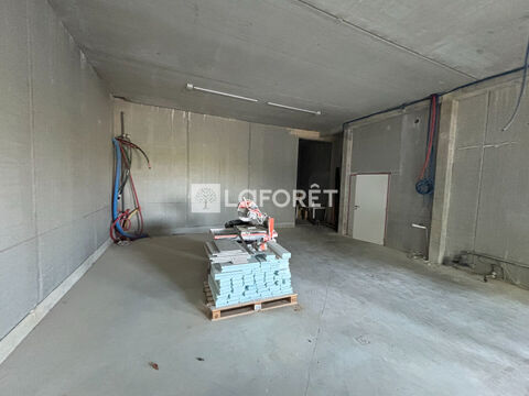   Local commercial de 81m² à aménager 