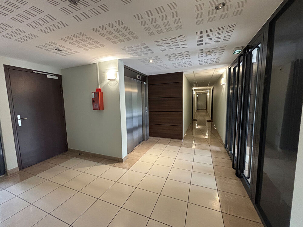 Location Appartement Appartement meublé de 65 m² avec terrasse et parking Le mans