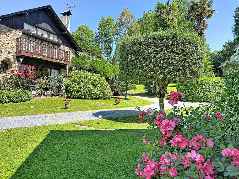 à vendre  Villa Haut-de-Bosdarros (64800)