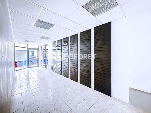 &Agrave; louer - Local commercial 23.97 m&sup2; - Centre de SAINT AMOUR 300 39160 Saint amour