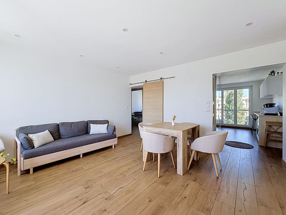 Vente Appartement T4 traversant, calme et vue avec 2 balcons, et cave. Tassin la demi lune