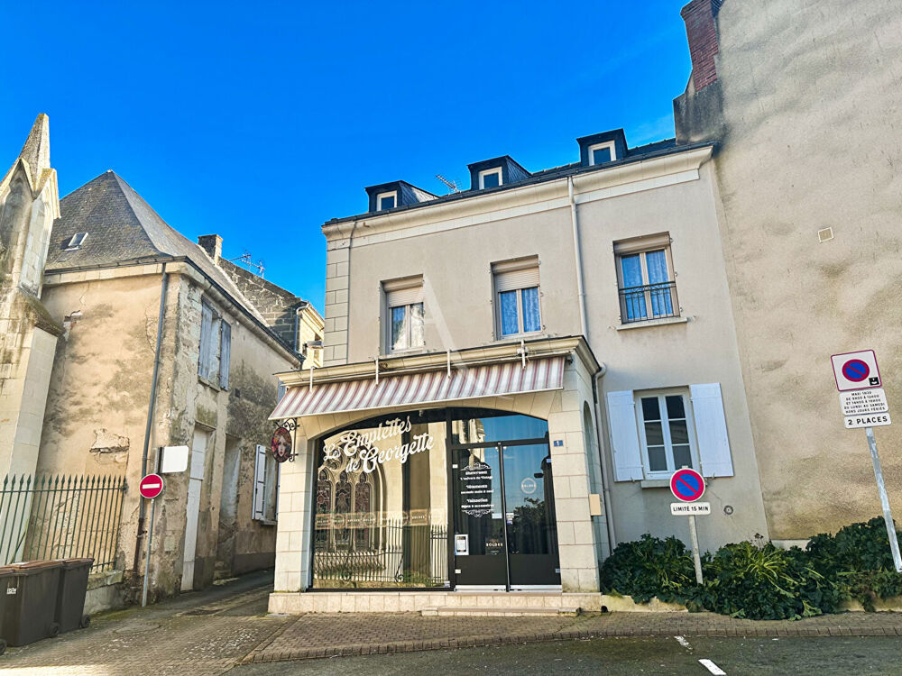 Vente Immeuble Idéal investisseur. Immeuble avec garage, stationnements et potentiel de division Doue en anjou