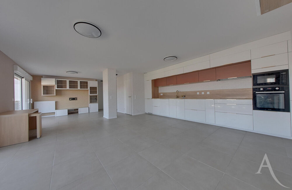 SOUSTONS Appartement récent de 90 m² avec terrasse