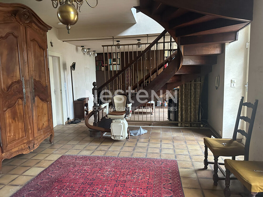 Maison cossue, centre ville de Questembert, 4 chambres, 400 m² de terrain.