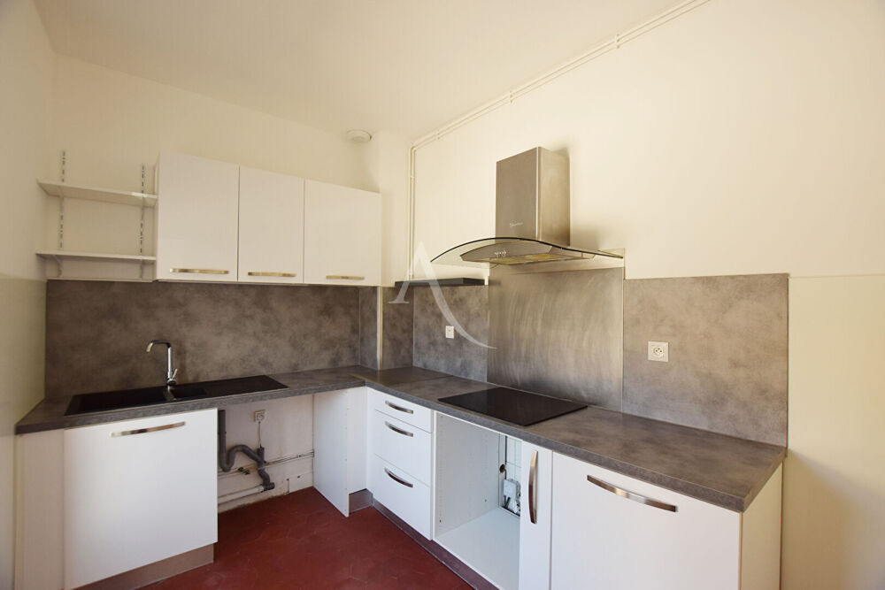 Location Appartement NANGIS CENTRE-VILLE, APPARTEMENT 2 PIECES 36 M² ENVIRON, 1ER ETAGE 695 EUR CHARGES COMPRISES DONT EAU ET CHAUFFAGE Nangis