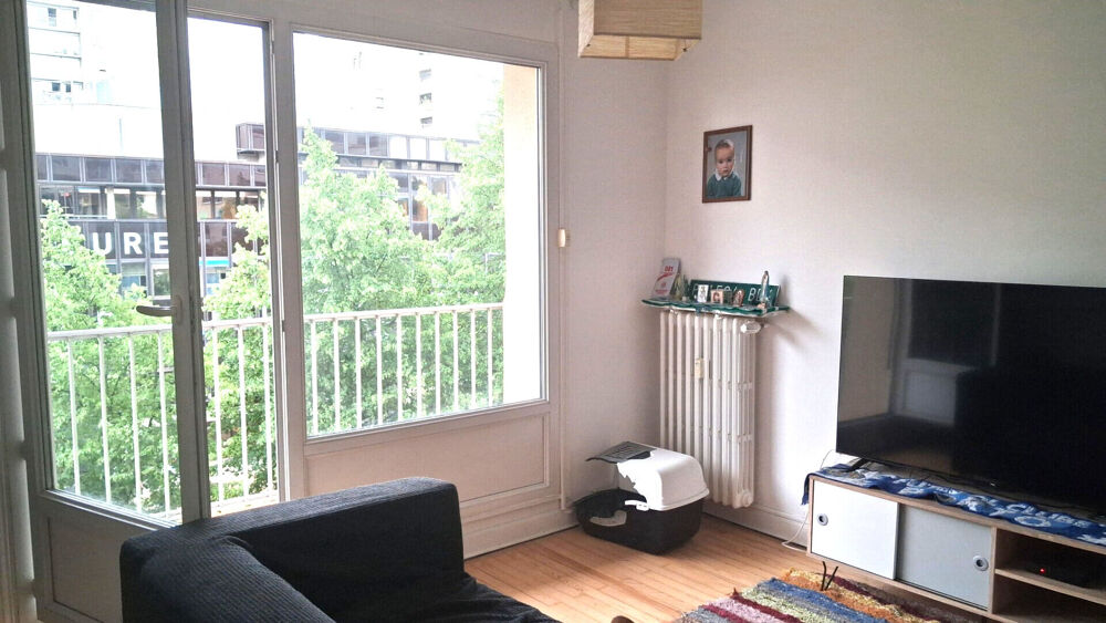 Invest locatif à Saint-Étienne T2 vendu loué avec garage .