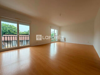  Appartement à louer 4 pièces 104 m²
