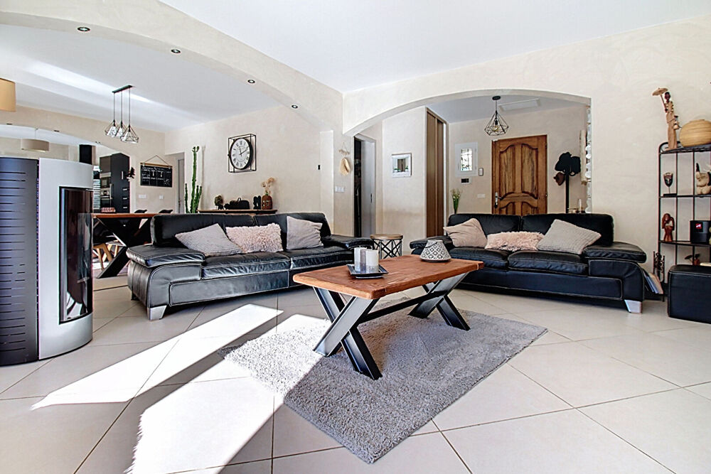 Vente Maison EXCLUSIVITÉ Maison Le Thoronet  5 pièces 157m2- terrain 5397m2- piscine- terrasses- proche des commerces et des écoles et axes a Le thoronet
