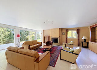 Maison 12 pièces 253 m² · à Bourgoin-Jallieu · 253 m² · 650 000 €