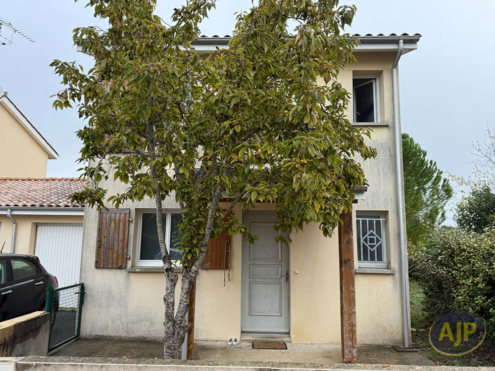 Vente Maison Maison Saint Jean d' Angely trois chambres 83.7 m2 Saint jean d angely